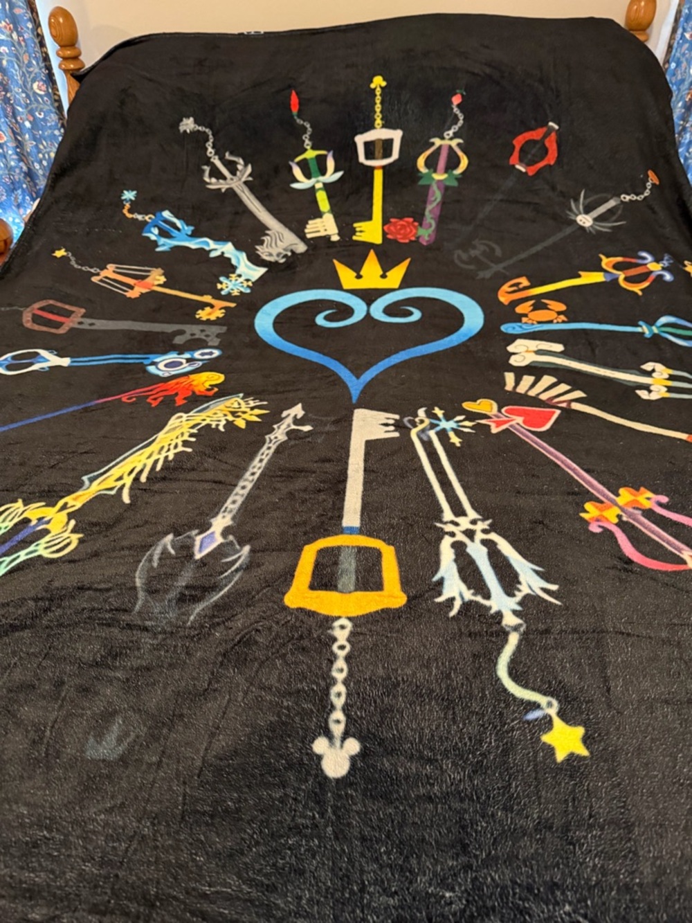 Black Kingdom Hearts Inspired Keyblade Throw Blanket - Colorful Design